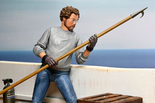 JAWS MATT HOOPER (AMITY ARRIVAL) ULTIMATE 50TH ANNIVERSARY 7″ SCALE ACTION FIGURE
