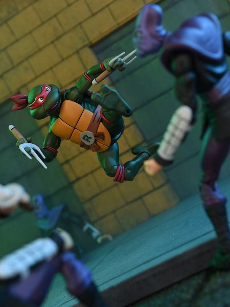 TMNT ULTIMATE RAPHAEL (VHS) 7″ SCALE ACTION FIGURE