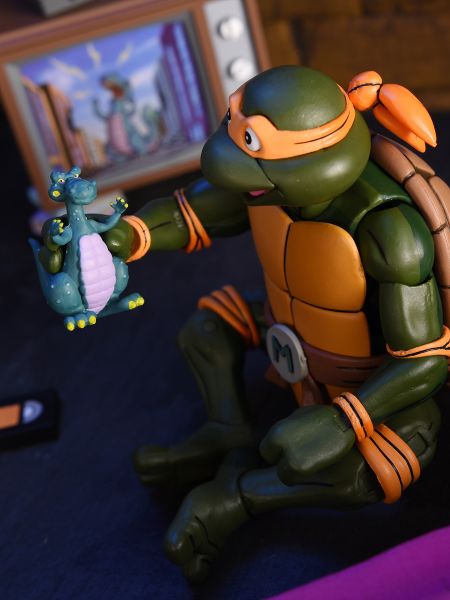 TMNT ULTIMATE MICHELANGELO (VHS) 7″ SCALE ACTION FIGURE