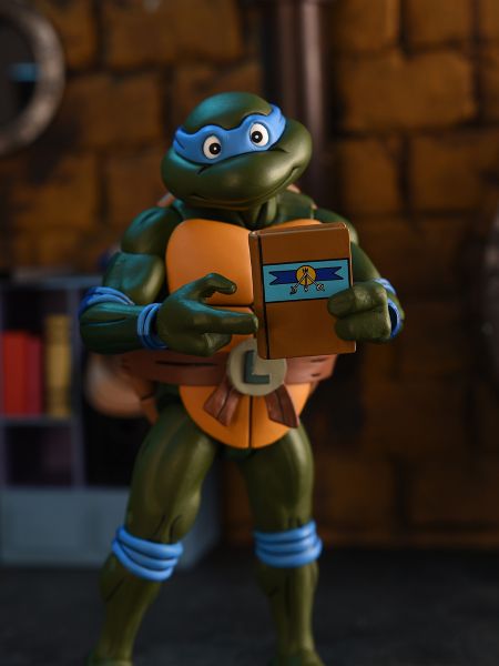 TMNT ULTIMATE LEONARDO (VHS) 7″ SCALE ACTION FIGURE